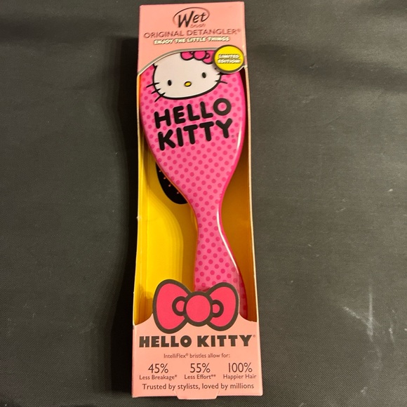 Hello Kitty Pink Detangler Brush - Picture 1 of 6